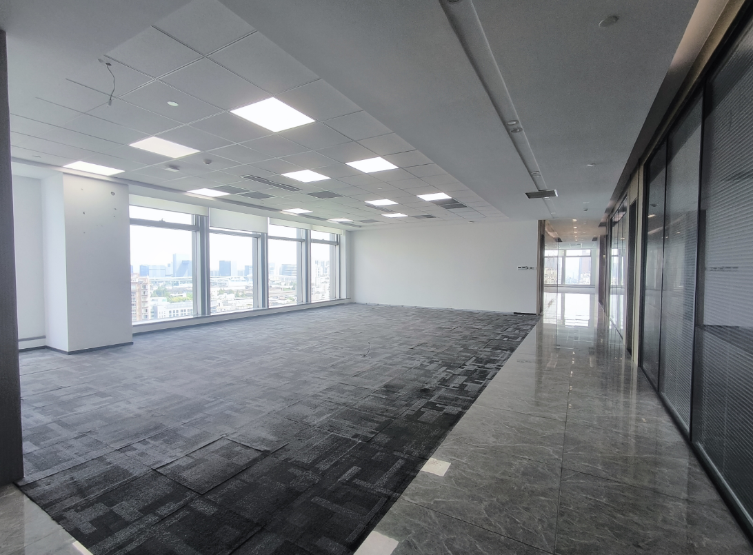 寶華中心辦公室出租，747平米，租金5.9元/㎡/天