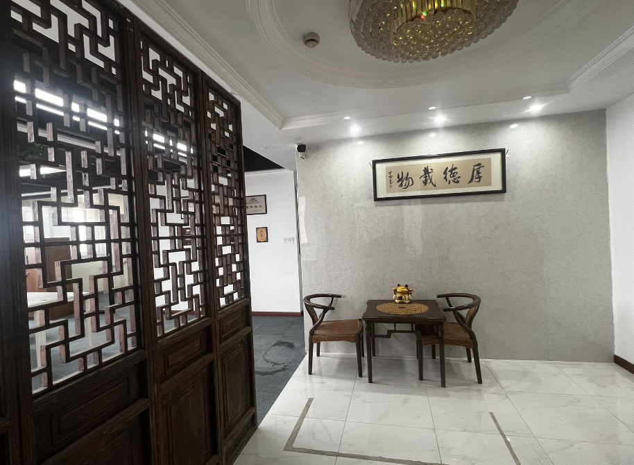 科技大廈寫字樓出租，面積116平米，租金報(bào)價3.8元/平方/天